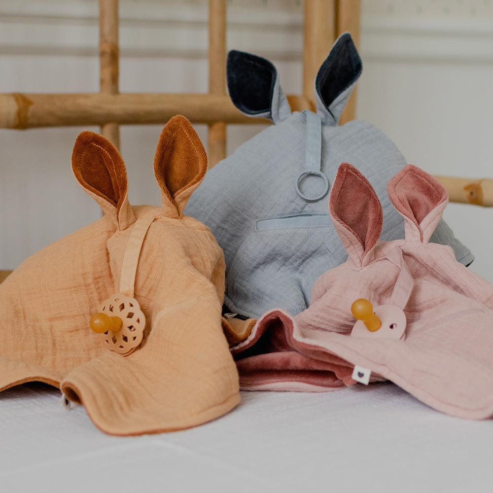 BIBS Kangaroo muslin sutteklud "Cloud" (økologisk bomuld) - MamaMilla