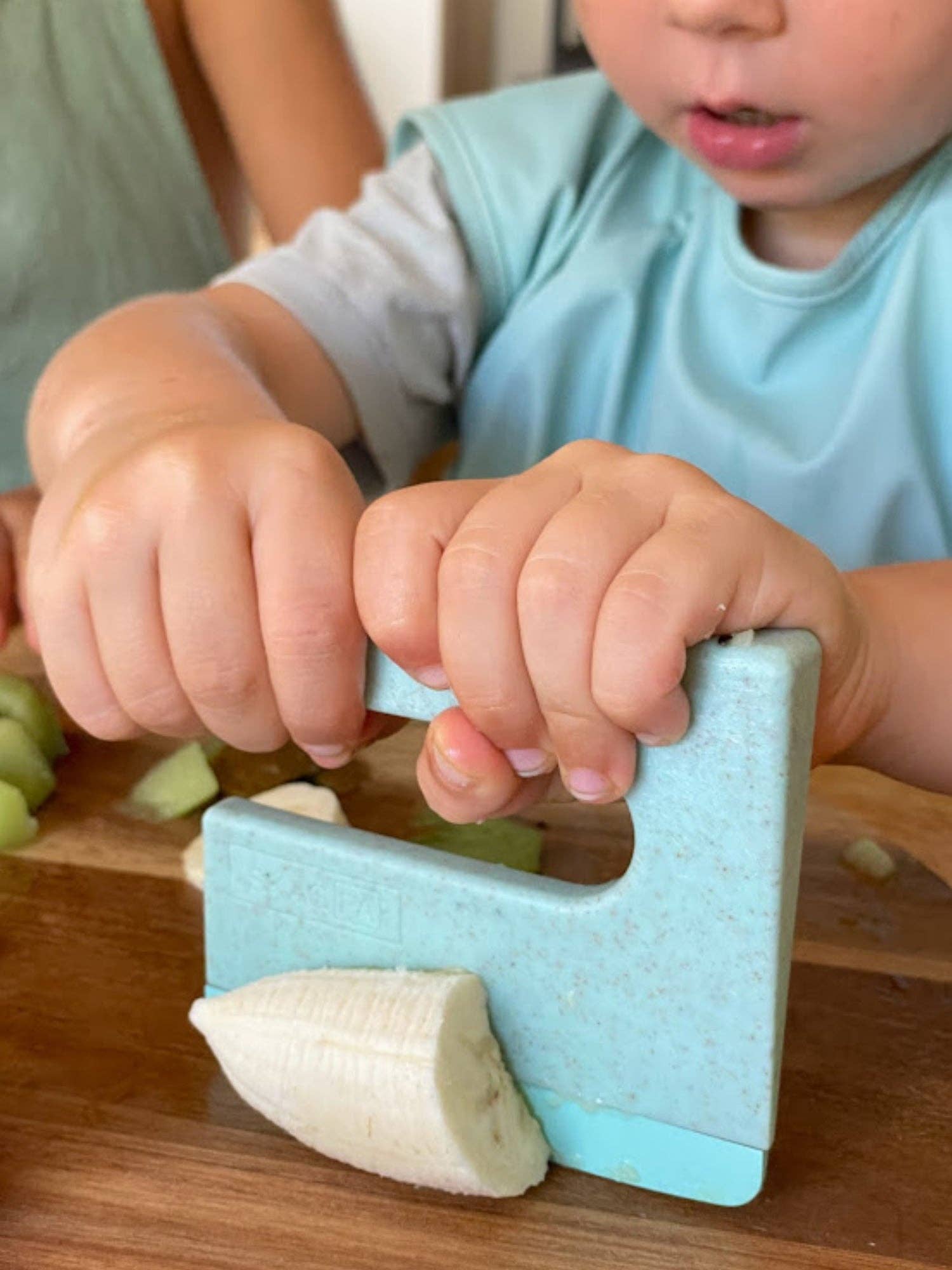 SKÅGFÄ Børnekniv KLYV - Aqua (DESIGN AWARD VINDER 2024) - Kniv - MamaMilla