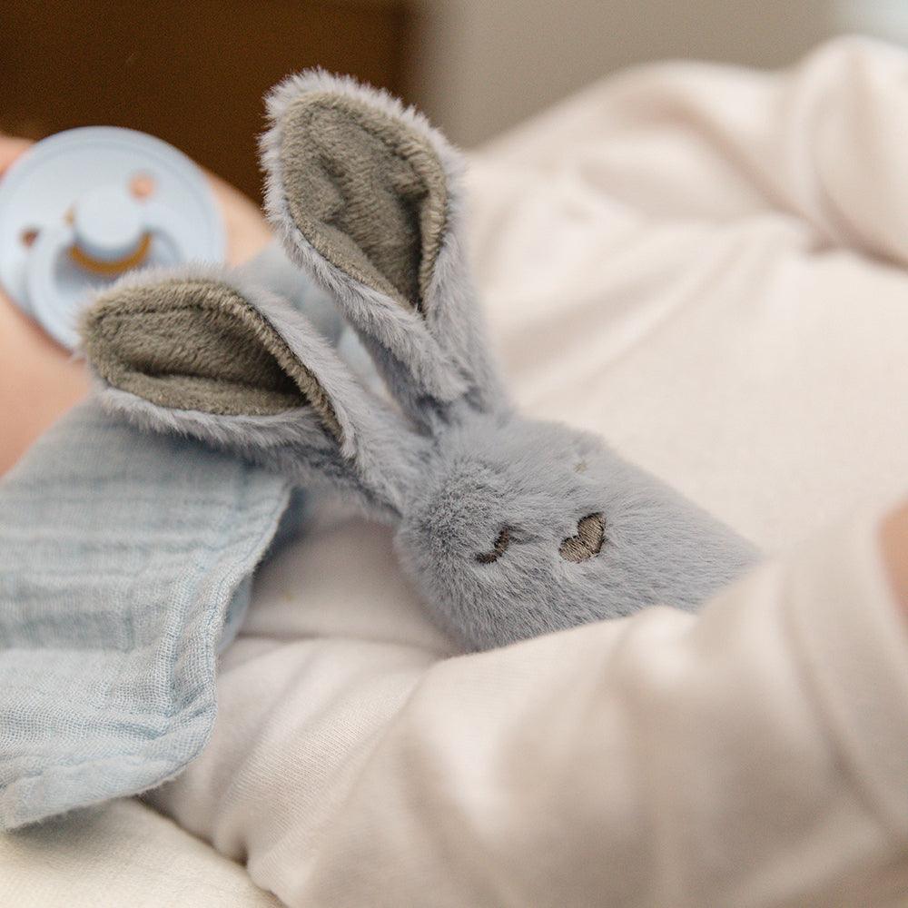 BIBS Kænguru Baby Rangle "Powder"