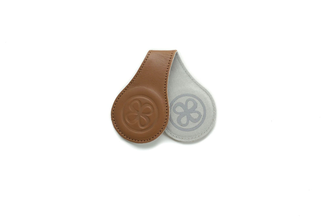 Cloby Magnetiske Svøbeklemmer (Swaddle Clip) - Brun Læder - Svøbeklemmer - MamaMilla